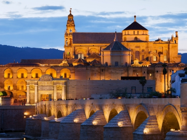 Endülüs’ten Katalonya’ya Masalsı Büyük İspanya & Endülüs Turu Elhamra Sarayı Dahil | 7 Gece | İstanbul Çıkış | Mad - Bcn | THY 18.04