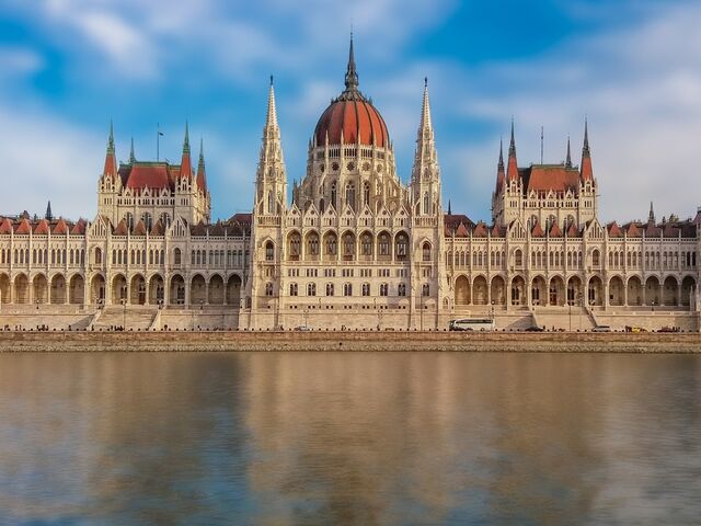 Görkemli Orta Avrupa: Budapeşte – Viyana- Prag (Bratislava Turu Dahil) 2025 Sonbahar – Kış Dönemi Ajet Hava Yolları ile 7 Gece (BUD-VIE)